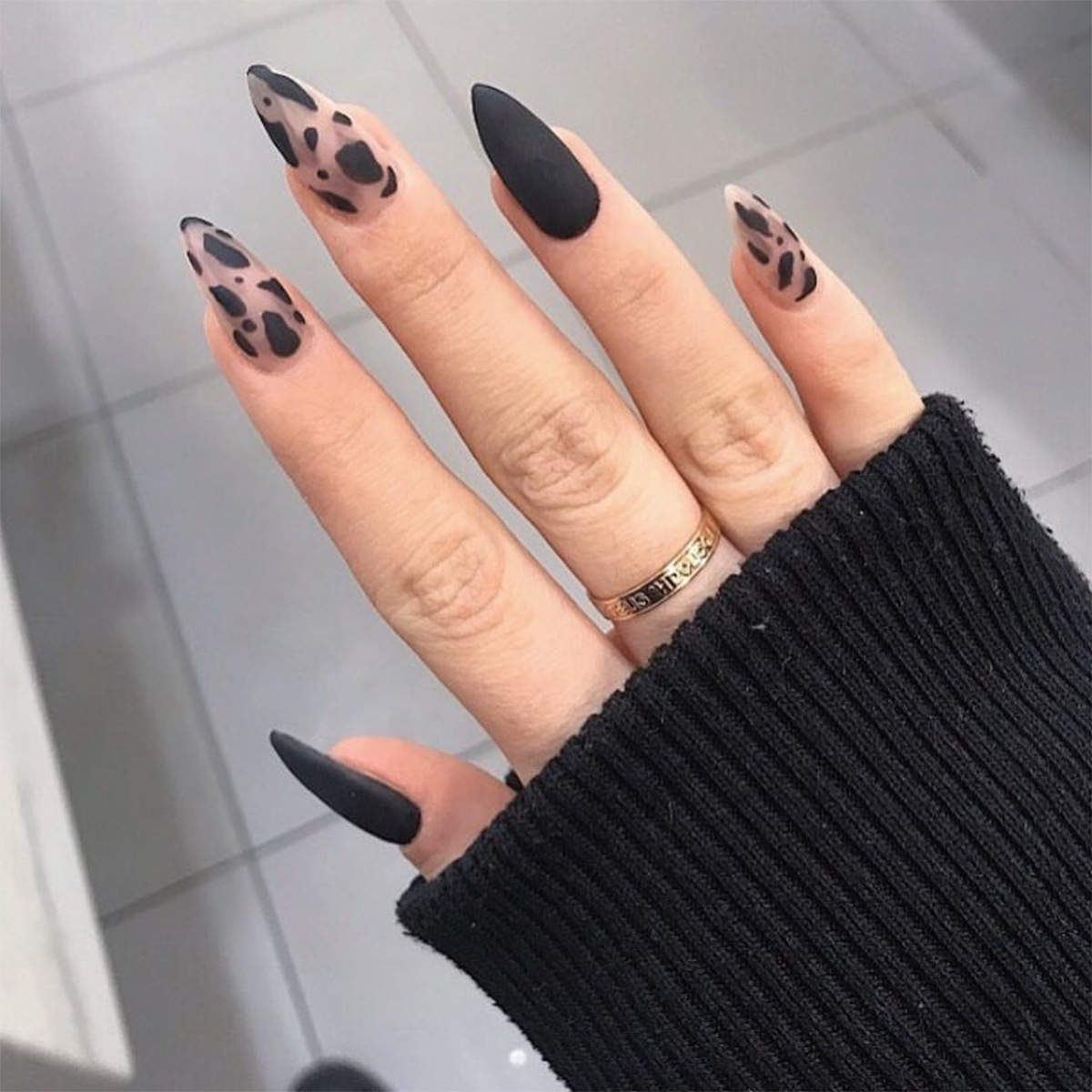 Spotted Press On Nails